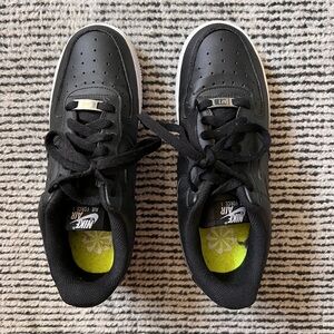Nike Black Athletic Shoes Iconic Air Force 1